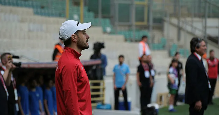 Özer Hurmacı: Pes etmek yok