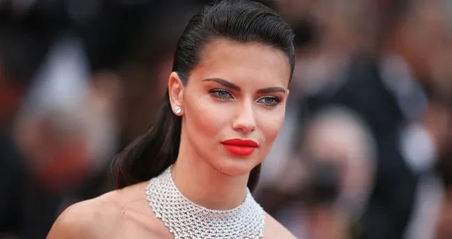 adriana lima nin bakimli saclarinin
