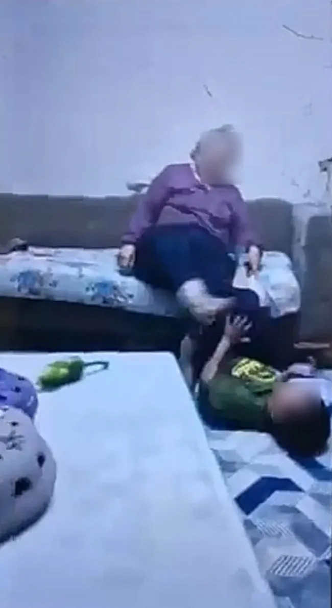 Bu nasıl babaanne! Görüntüler ortaya çıktı: Torununa yaptıkları kan dondurdu!