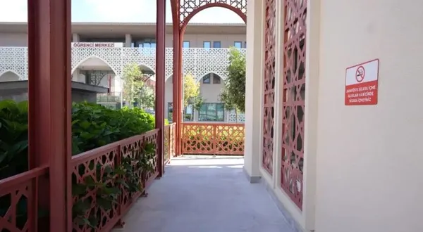 ibn-haldun-universitesinde-dumansiz-kampus-uygulamasi-basladi-1789749432498.jpg