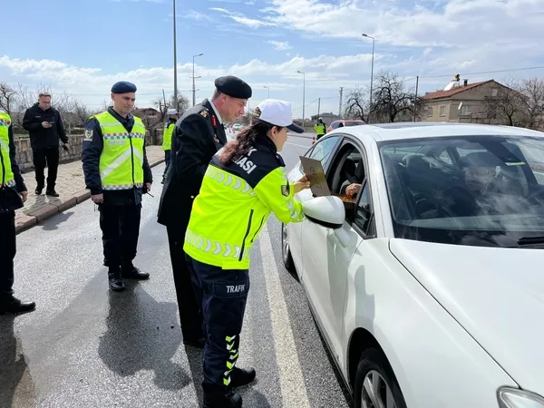 kayseri-il-jandarma-komutanindan-trafik-denetimi-1743421960198.jpg