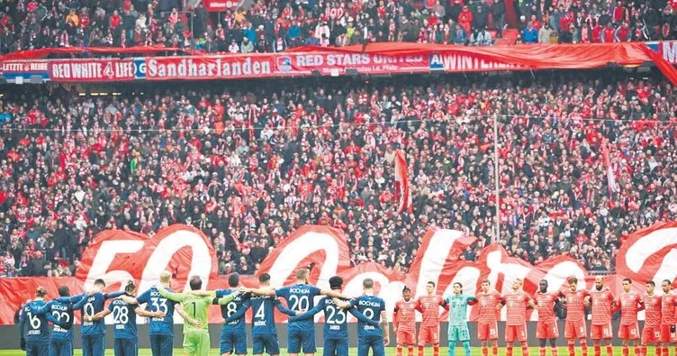 70 bin taraftar saygı duruşunda