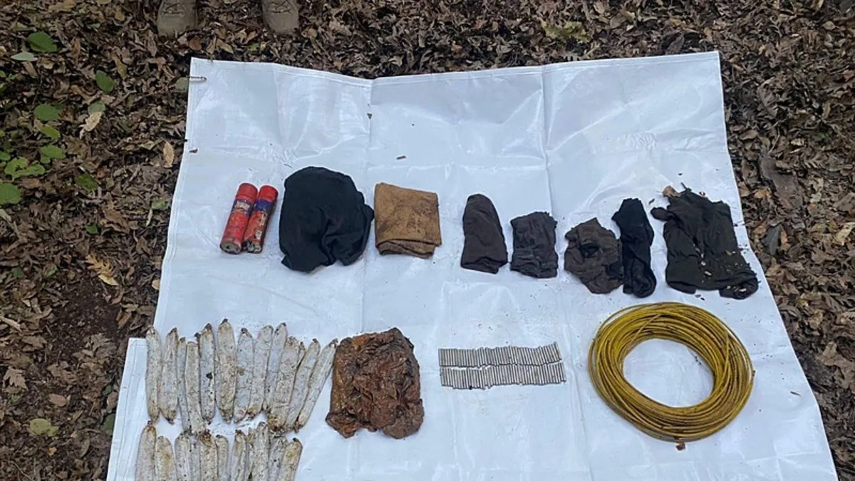 PKK’lı teröristlerin kullandığı mağarada patlayıcı maddeler ele geçirildi