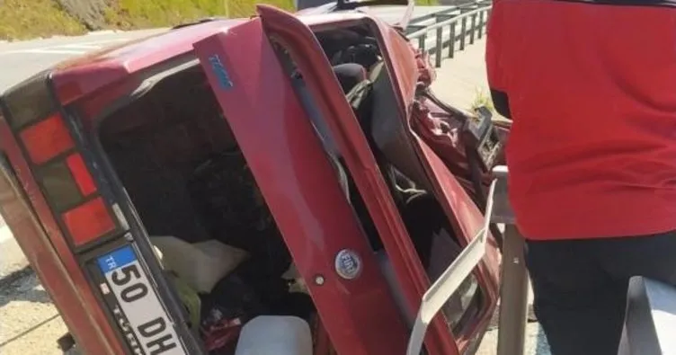Sakarya’da feci kaza! Otomobil kağıt gibi ezildi: Bir kişi ağır yaralandı