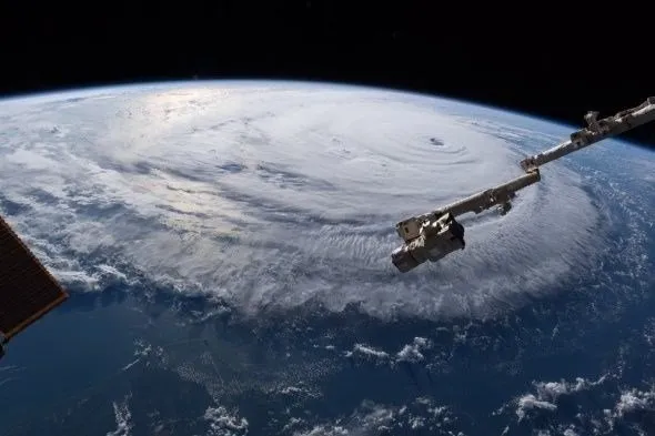Florence Kasırgası uzaydan görüntülendi!
