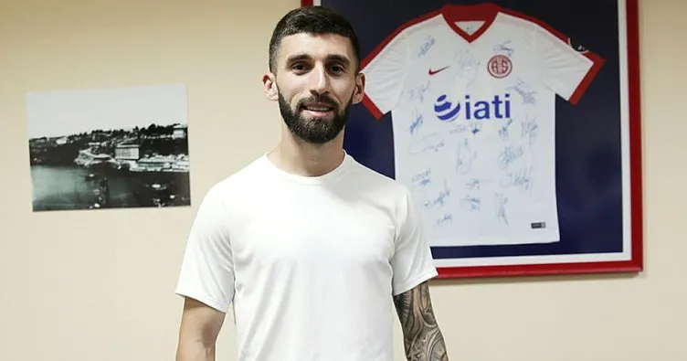 Hull City’ye Türkiye’den bir transfer daha! Doğukan Sinik imzaladı