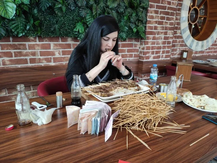 Kilosunun 8 katı çöp şiş yedi: 25 bin TL’lik ödülü kaptı!