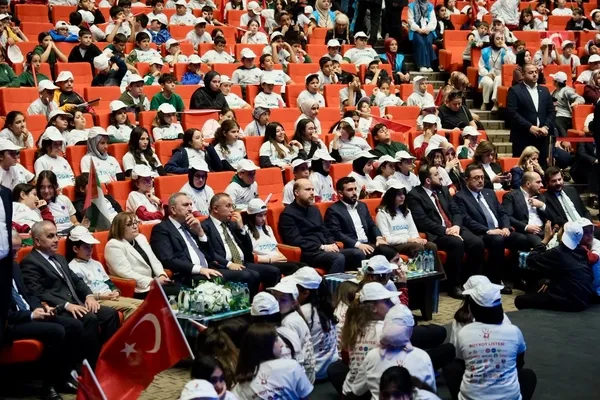 bilal-erdogan-gaziantepte-genclerle-bulustu-1793021977992.jpg