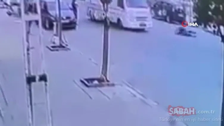 SON DAKİKA: Sokak köpeğinden kaçarken minibüs çarptı, metrelerce havaya uçtu! Ölümden döndü...