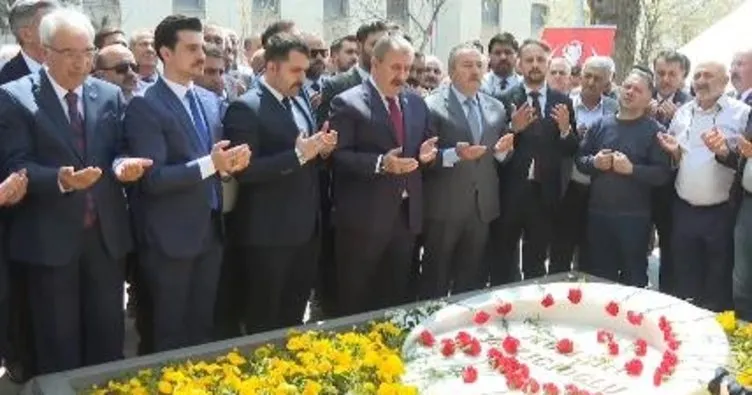 BBP Genel Başkanı Destici, Muhsin Yazıcıoğlu’nun kabrini ziyaret etti