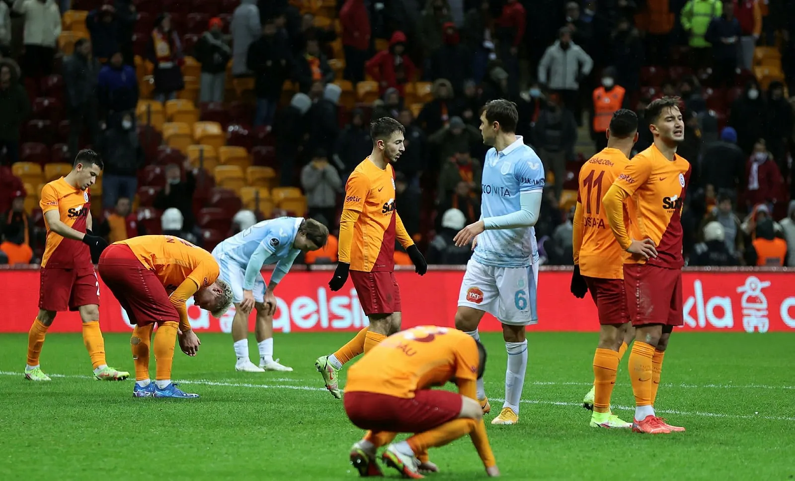 son dakika galatasaray basaksehir macinin hakemi zorbay kucuk icin carpici sozler kararlari cok tartisilmisti galeri spor