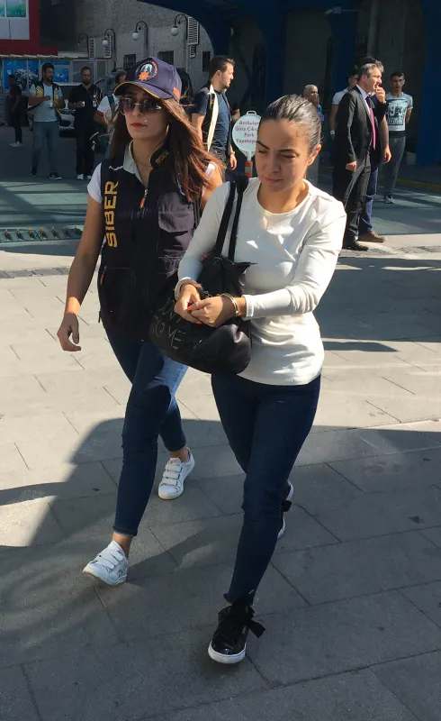 ele gecirilen para dudak ucuklatti