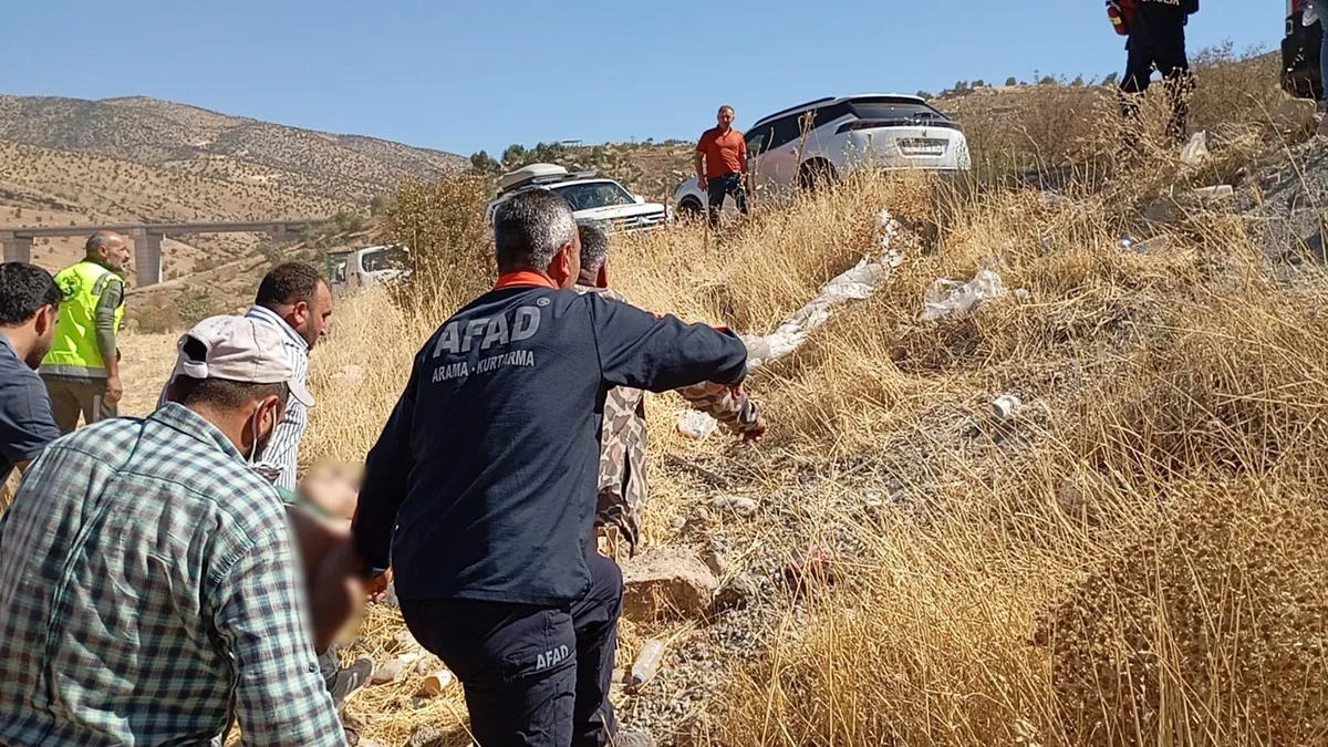 Serinlemek için girdiği çayda boğuldu