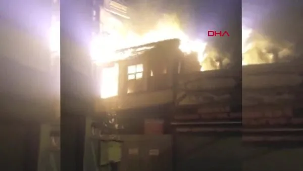 Bursa'da korku dolu anlar! 110 yıllık bina yangında çöktü, 1 itfaiye eri yaralandı