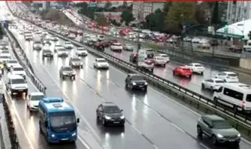 Yağışlar kazaları da beraberinde getirdi! TEM otoyolunda 17 aracın karıştığı zincirleme kaza meydana geldi #istanbul
