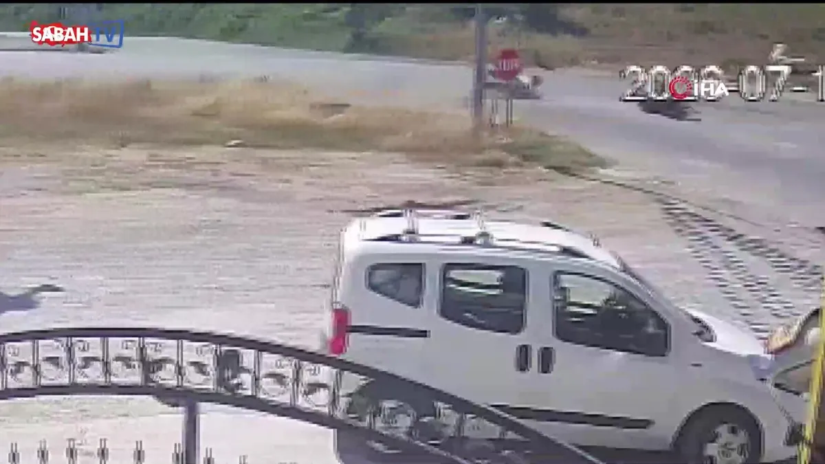 Yalova’da karı kocanın hayatını kaybettiği feci motosiklet kazası saniye saniye kameraya yansıdı | Video videosunu izle Yalova’da karı kocanın hayatını kaybettiği feci motosiklet kazası saniye saniye kameraya yansıdı | Video videosunu izle