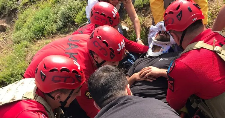 Tunceli’de kayalıktan düşen vatandaş, askeri helikopterle hastaneye kaldırıldı