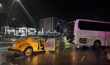 Otomobil ile otobüs çarpıştı: 1’i ağır 3 yaralı! #usak