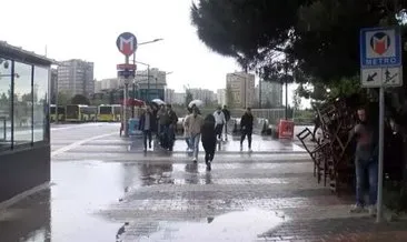 İstanbul’da sağanak yağmur vurdu: Yenibosna metro istasyonunu su bastı
