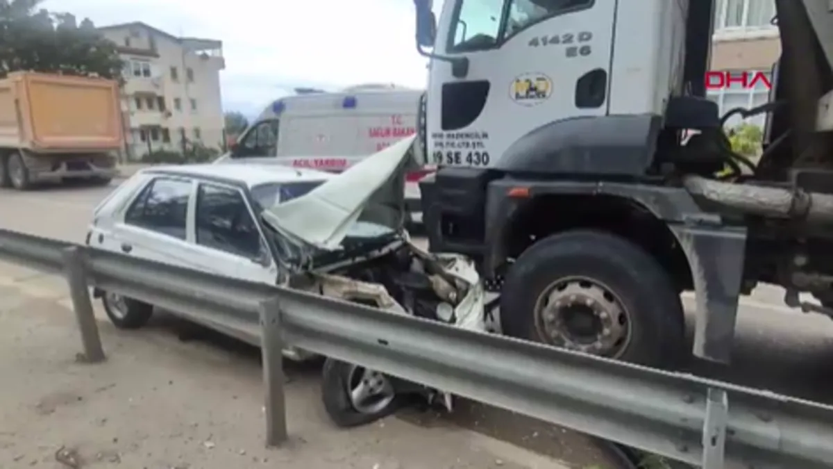 Isparta'da feci kaza! Kamyonun altına giren otomobildeki 3 kişi mucize eseri kurtuldu