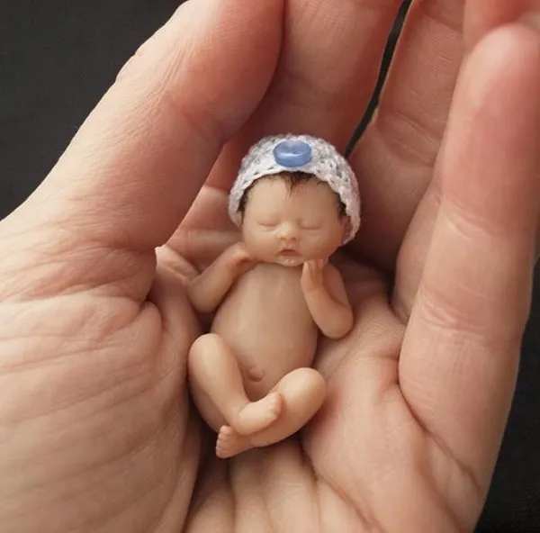 Yeni Doğmuş Bebek Heykelleri Yapan Sanatçının Dünya Tatlısı Minnacık Heykelleri