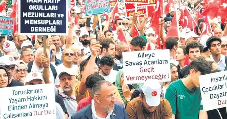 LGBT dayatmasına karşı aileler yürüyor