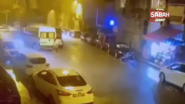 Üsküdar’da 'hatalı park' kazası: Otomobilin çarptığı vatandaş ağır yaralandı | Video