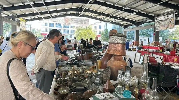 duzcede-kurulan-antika-pazari-meraklilarinin-ilgisini-cekiyor-1728218032931.jpg