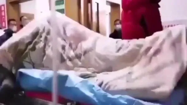 Çin'de ölümcül Korona virüsüne yakalanan hastaların kan donduran ölüm anı görüntüleri ortaya çıktı!