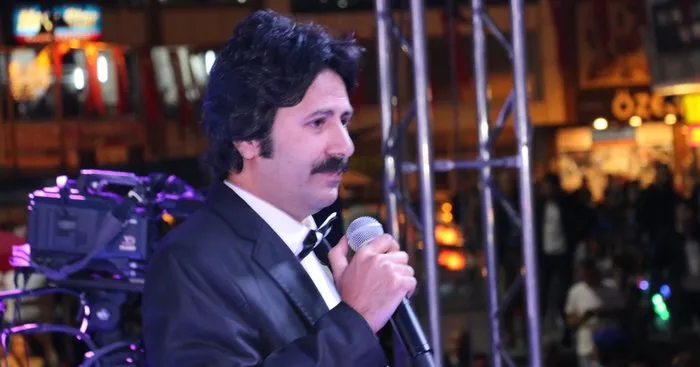 Ses sanatçısı Ferdi Kaya, Erzincan’ı temsil ederek, tanıtıyor
