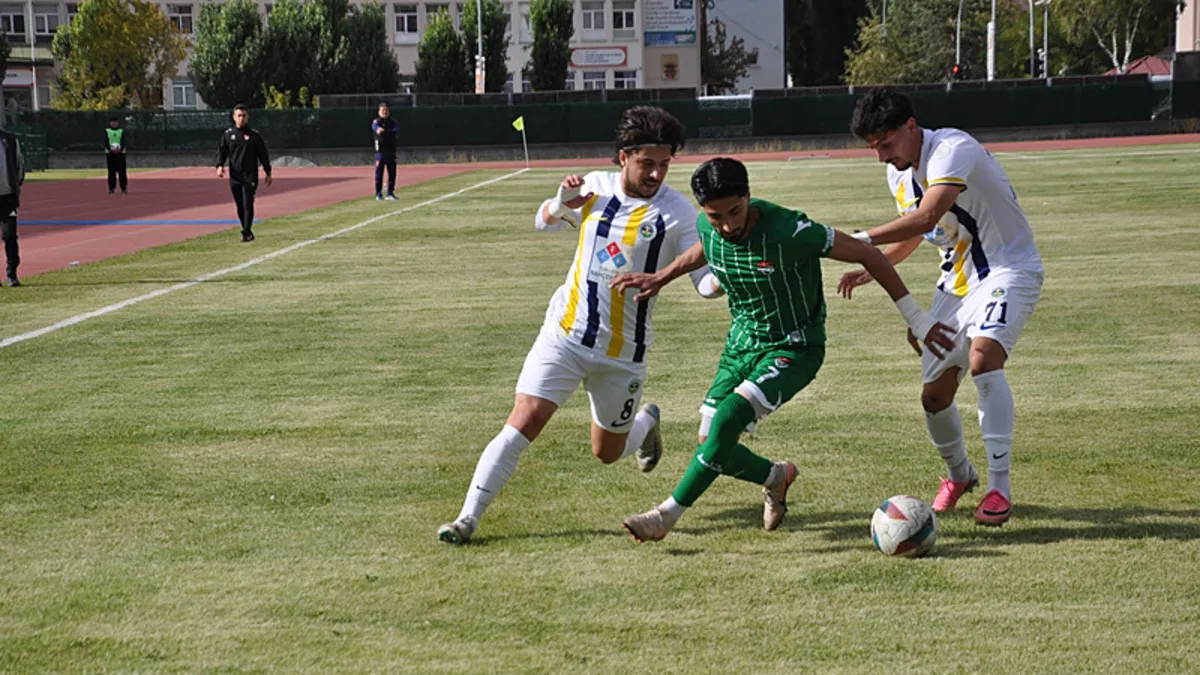 Kars 36 Spor, Fatsa Belediyespor'u tek golle geçerek kupada tur atladı