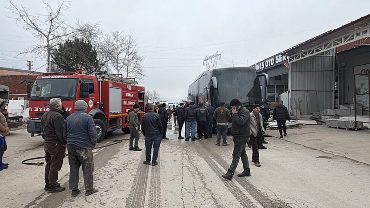 Tokat’ta yolcu otobüsü yandı – Yaşam Haberleri Tokat’ta yolcu otobüsü yandı – Yaşam Haberleri