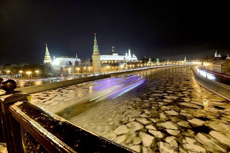 Moskova Nehri buz tuttu