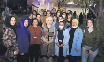 Cumhurbaşkanı Recep Tayyip Erdoğan’ın eşi Emine Erdoğan kız öğrencilerle iftarda buluştu