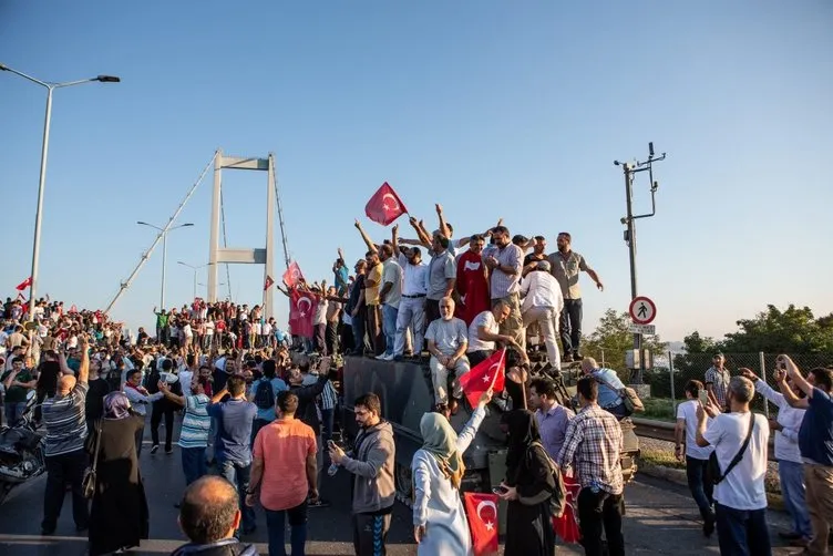 Tam 8 saat 23 dakika! 15 Temmuz Şehitler Köprüsü’nde ölüm pahasına mücadele: İşte unutulmaz anlar...