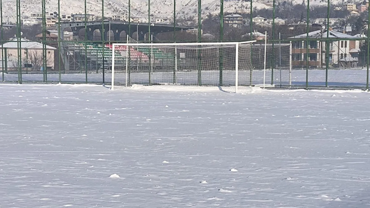 Kayseri’de maçlara kar engeli