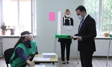 Gürcistan yerel seçimler için sandık başına gitti