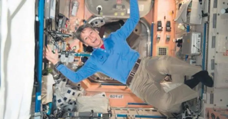 57 yaşındaki astronottan çifte rekor