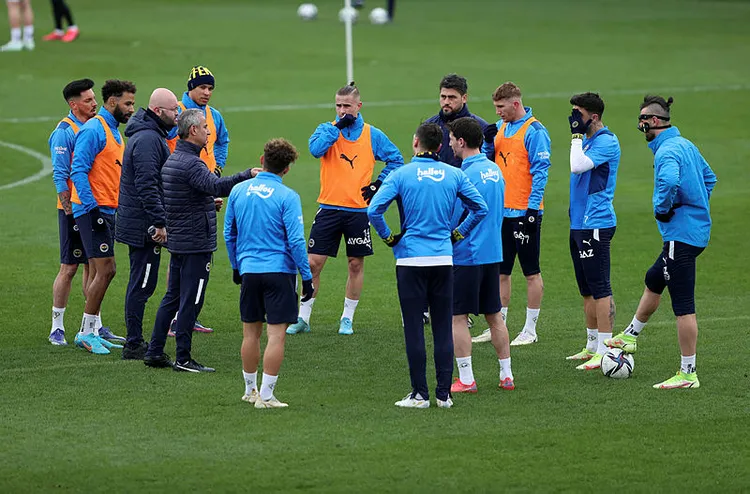 fenerbahceye-dev-rakip-ingiltereden-joachim-lowe-surpriz-talip-1646288423949.jpg
