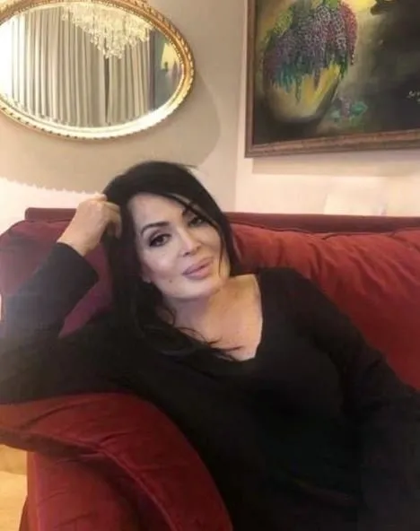 Doktorlar&#39;ın Ela&#39;sıydı sosyeteye gelin oldu... Yasemin &#214;zilhan&#39;ın s&#252;per l&#252;ks evi g&#246;renleri b&#252;y&#252;ledi!