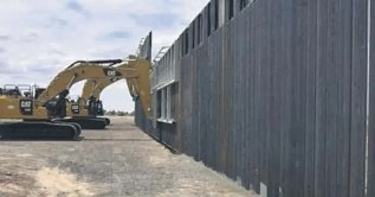 Trump destekçileri sınıra duvar örüyor