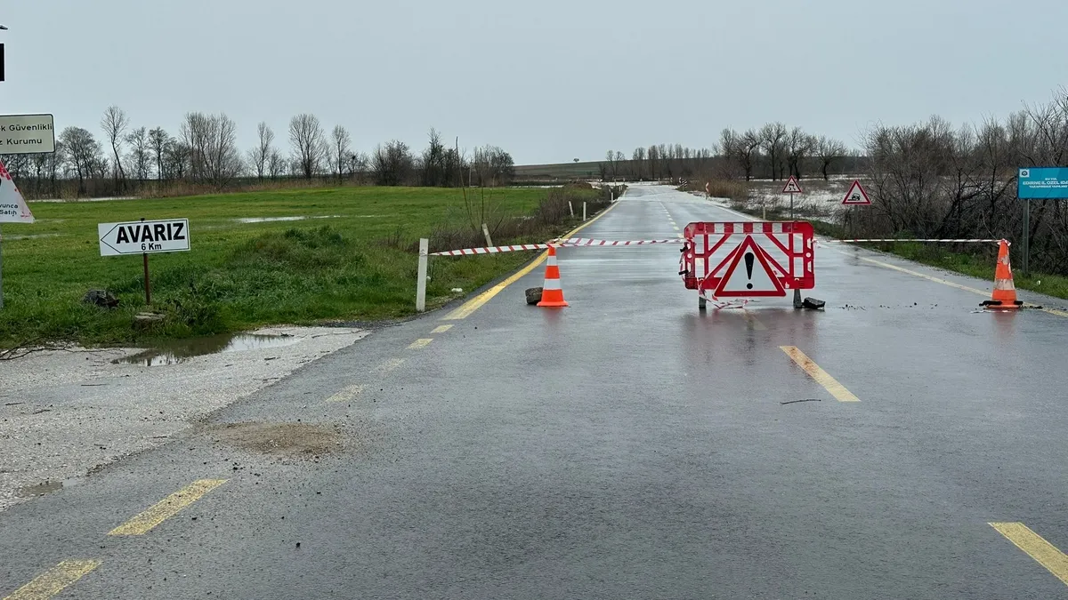 Edirne’de taşkın alarmı! Tarihi Kırkpınar Er Meydanı sular altında Edirne’de taşkın alarmı! Tarihi Kırkpınar Er Meydanı sular altında