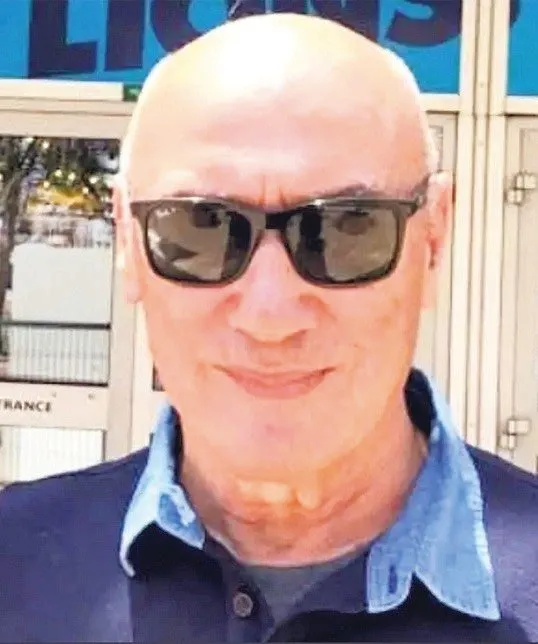 “300 bin TL aidat veriyoruz ama ambulans bile yok!" 2 Haydar Yanıkoğlu’nu ölüme götüren ihmal! Ünlü oyuncu İlyas İlbey’e site sakinlerinden isyan: 300 bin TL aidat veriyoruz ama ambulans bile yok!