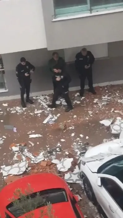 Son dakika haberi | Meteoroloji uyarmıştı: Antalya’dan korkunç görüntüler geliyor: Eve yıldırım düştü zannettik!