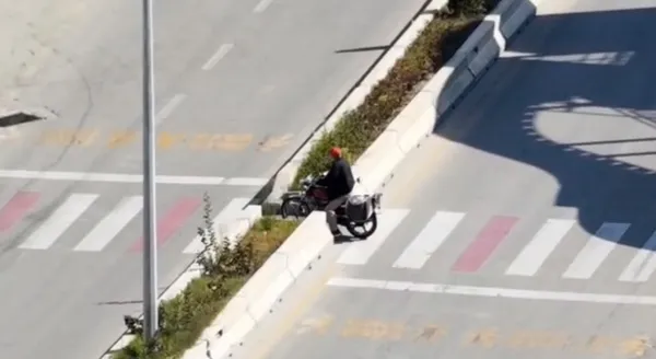 kirikkalede-trafik-denetiminden-kacan-surucu-calinti-motosikletle-yakalandi-1791304705477.jpg