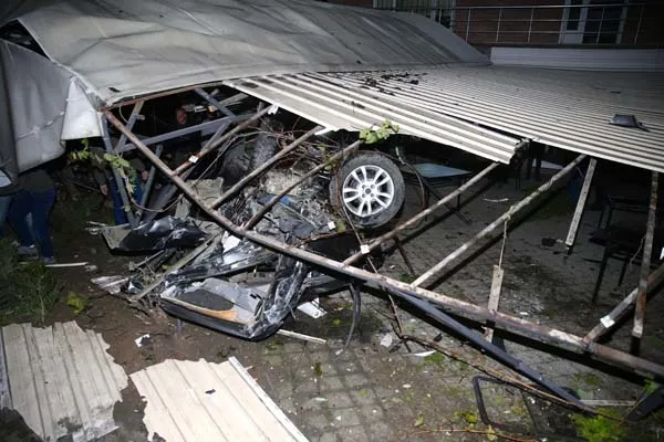 Beton mikseri kahvehaneye girdi! Ölü ve yaralılar var...