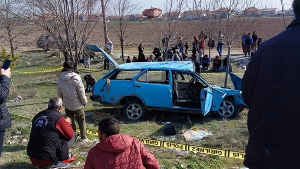 Konya'da feci kaza! Otomobil durağa daldı! Ölü ve yaralılar var - Resim : 1