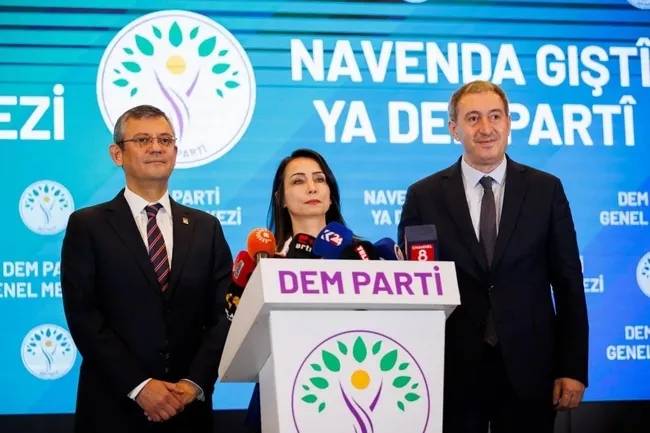 Elebaşı için pasta kesti, CHP'de ilk sırayı kaptı! DEM Parti İBB’de grup kuracak