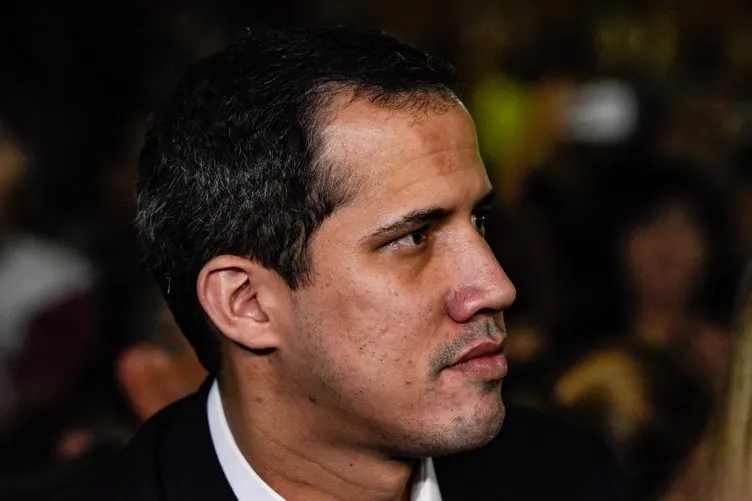 Guaido Venezuela’ya döndü! Havalimanında büyük şok