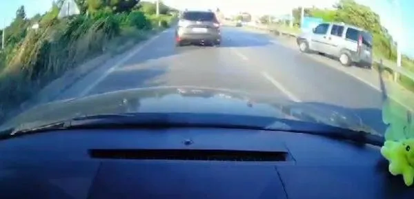 İzmir'de bayram dönüşü feci kaza: 5 ölü, 20 yaralı! Korkunç kazanın görüntüleri ortaya çıktı